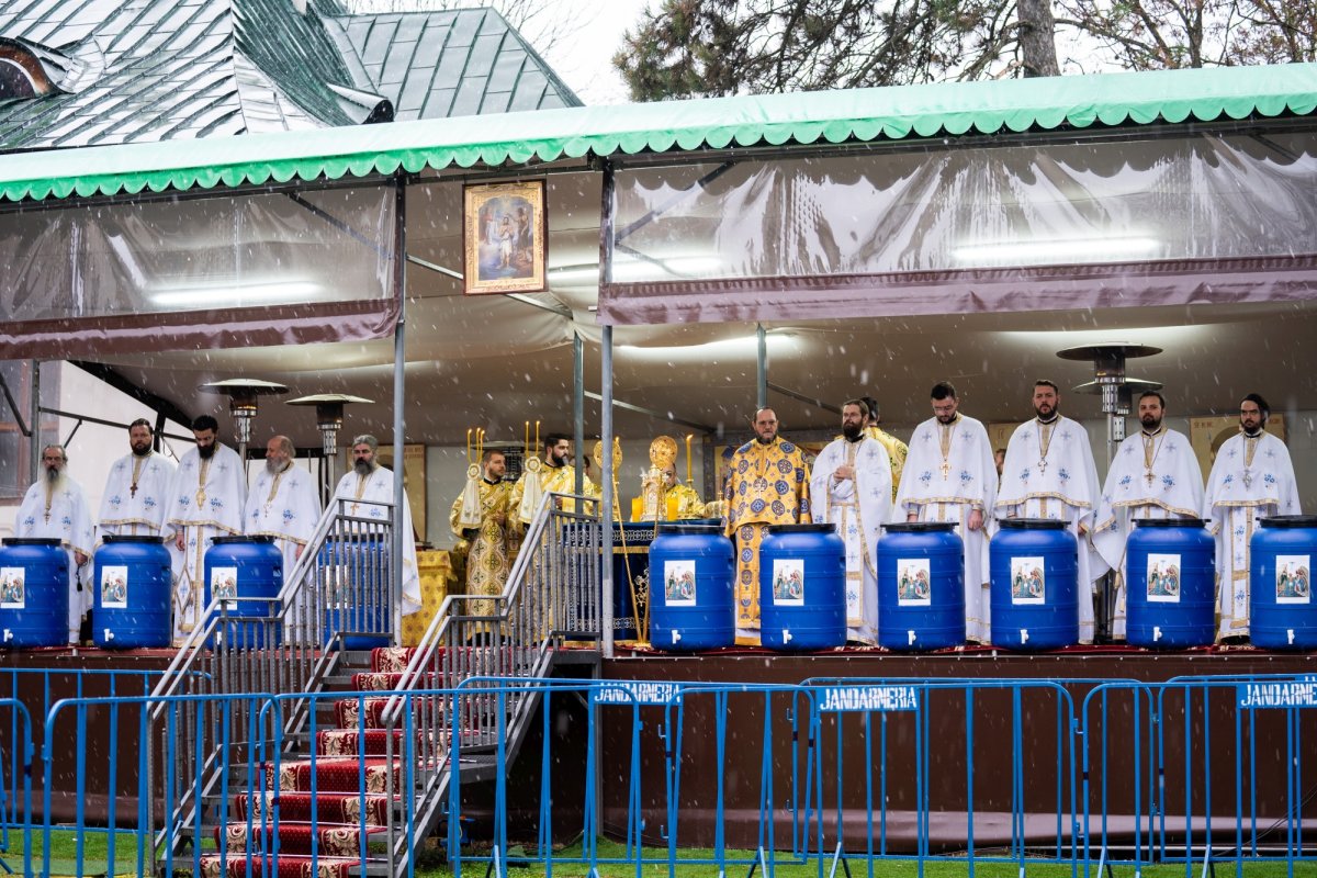 Praznicul Botezului Domnului la Catedrala Arhiepiscopală din Suceava 200145