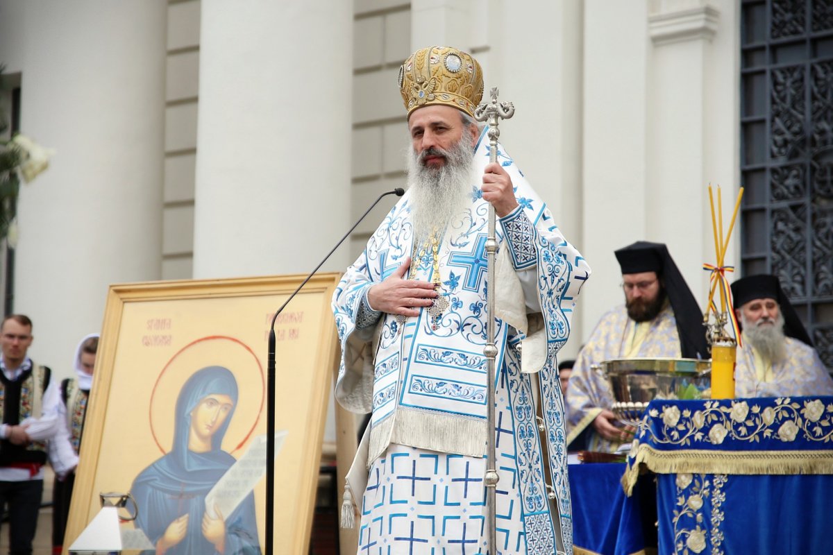 Sfânta Liturghie de Bobotează săvârșită la patru altare în incinta Ansamblului mitropolitan din Iași 199986