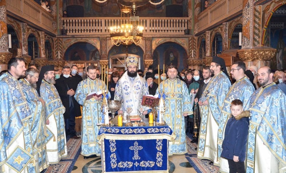Credincioşii s-au rugat în Catedrala Episcopală din Deva la praznicul Bobotezei 200243