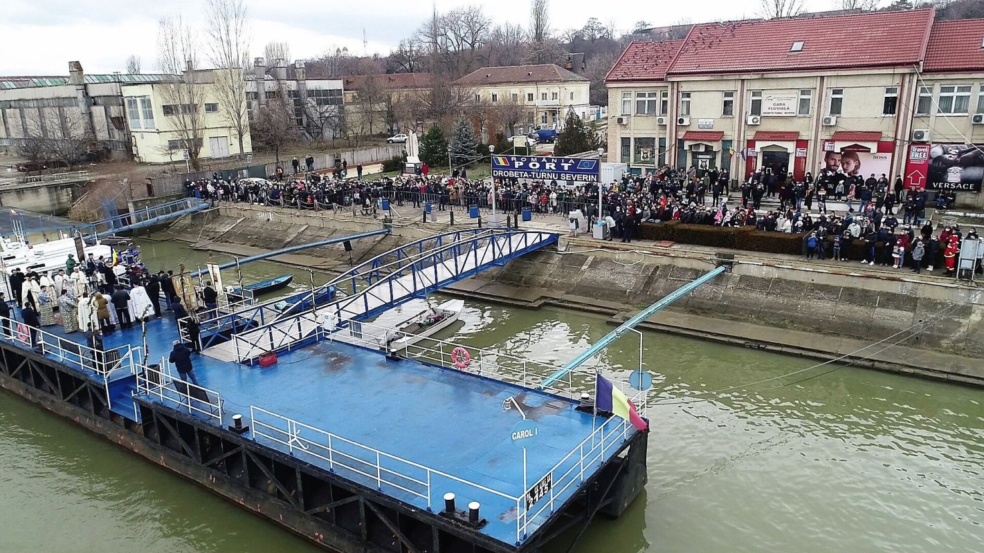 Procesiune la portul din Drobeta-Turnu Severin 200221