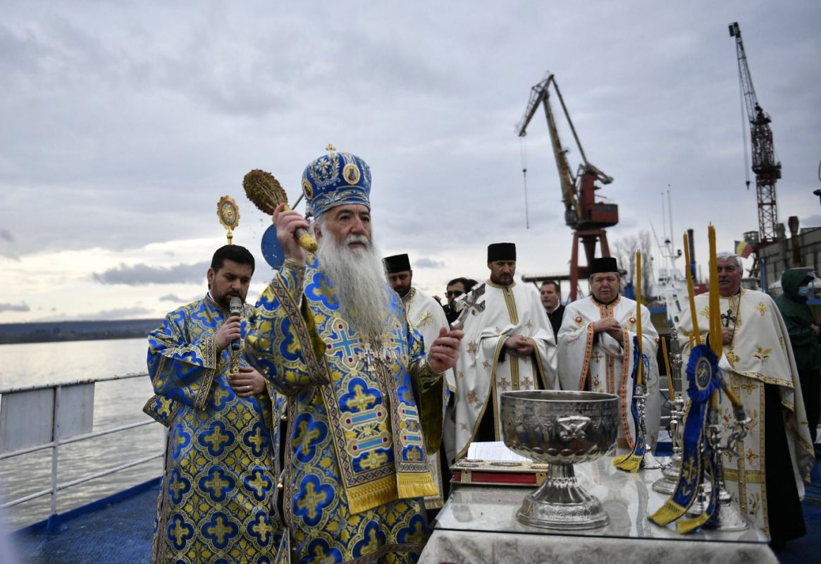 Procesiune la portul din Drobeta-Turnu Severin 200225