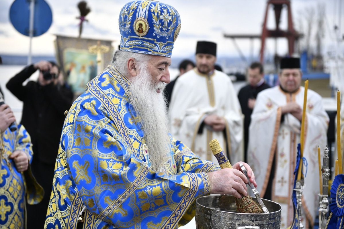 Procesiune la portul din Drobeta-Turnu Severin 200226