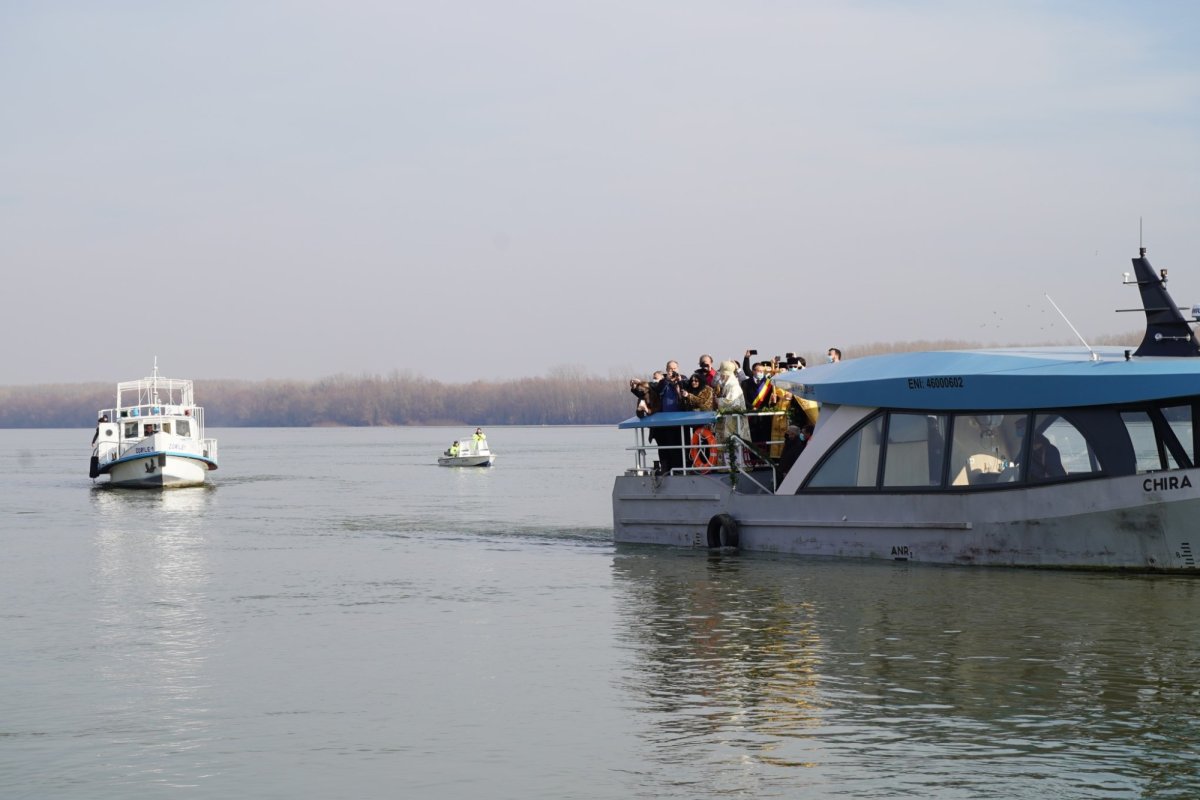 Sfințirea apei de Bobotează la Dunăre, în Muntenia și Dobrogea 200286