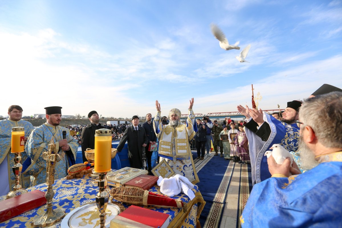 Sfințirea apei de Bobotează la Dunăre, în Muntenia și Dobrogea 200287