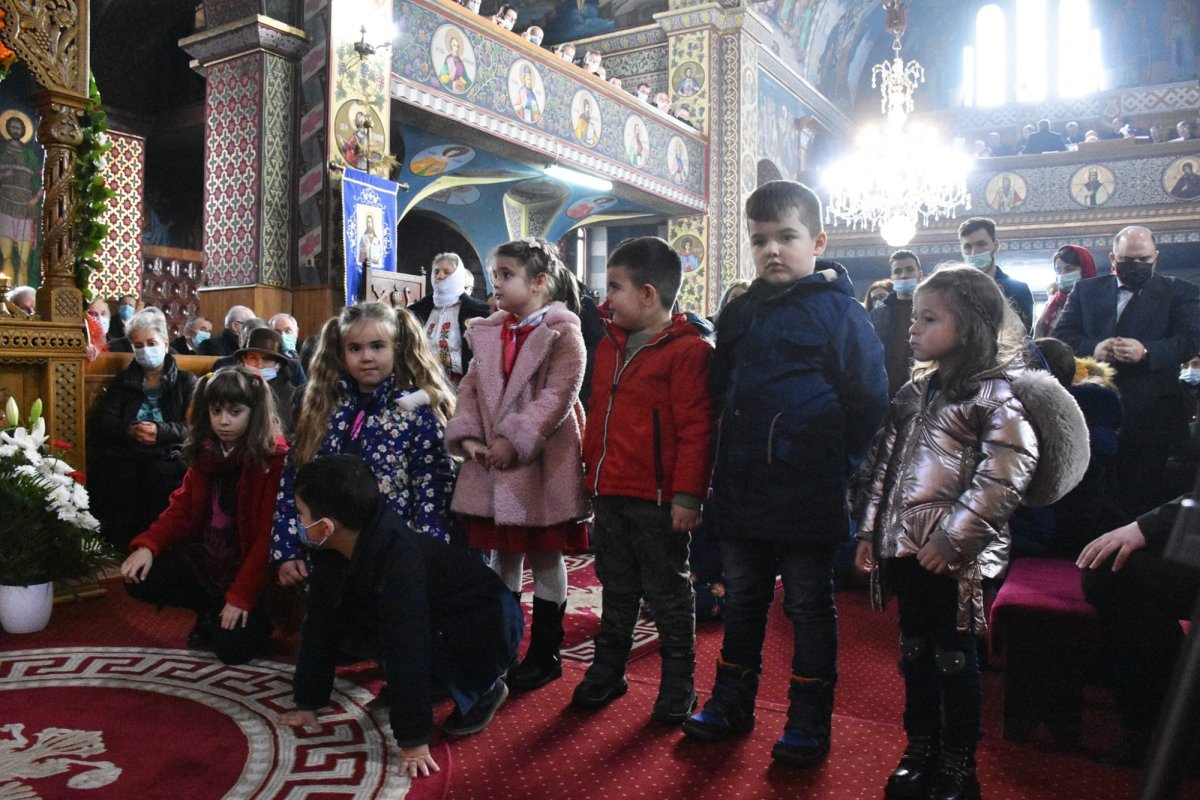 Binecuvântare în Parohia „Intrarea în biserică a Maicii Domnului” din Gherla 200376