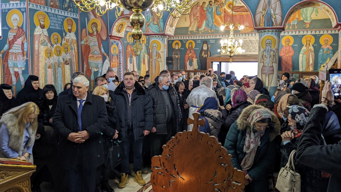 Biserica din Sânandrei Colonie a fost înveșmântată în har 200389