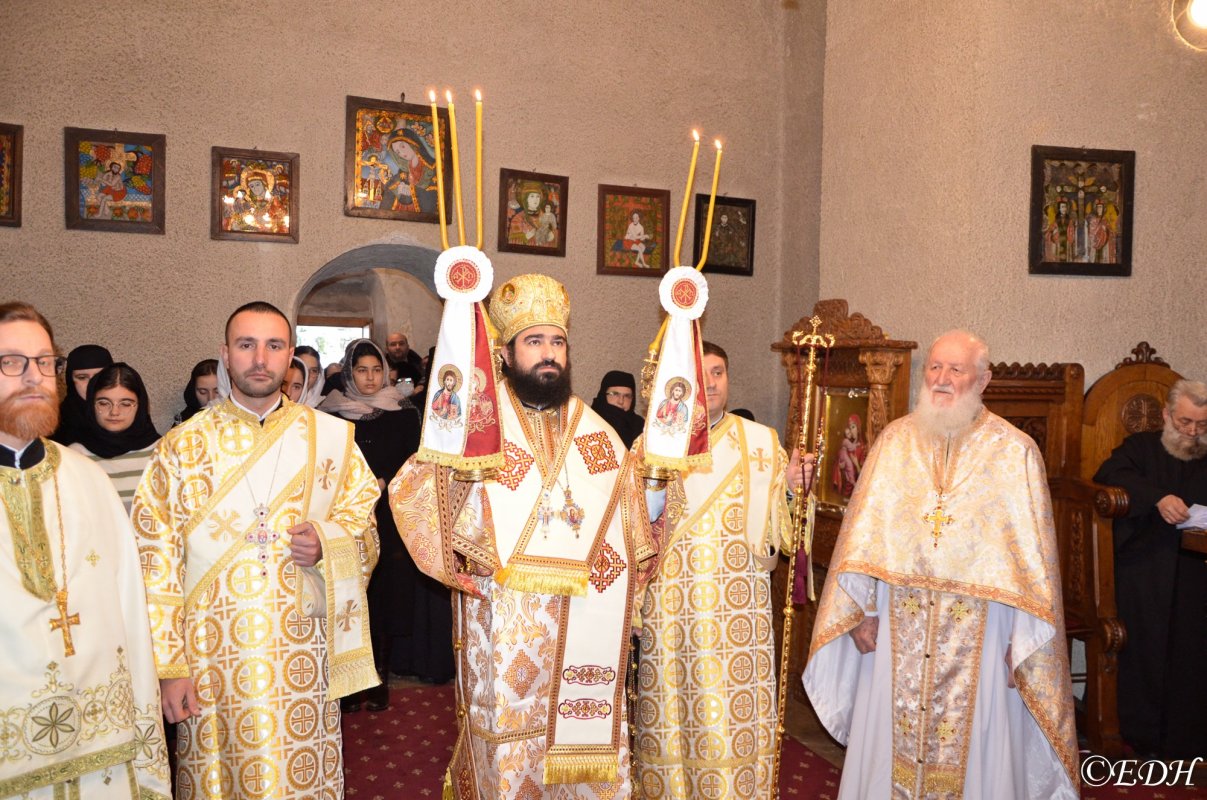 Liturghie arhierească la Mănăstirea Prislop, Hunedoara 200446