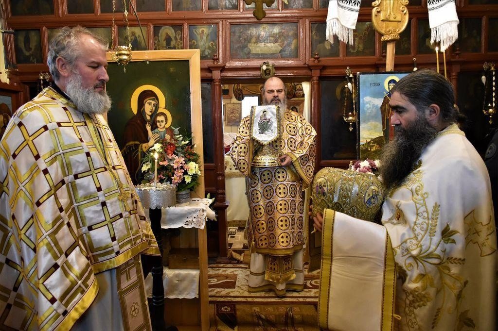 Slujire arhierească în parohia vasluiană Buda 200432