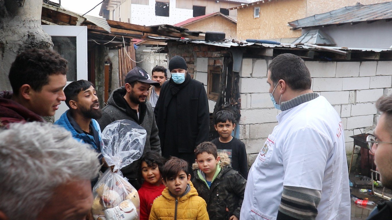 Un nou ajutor pentru familii nevoiașe din partea voluntarilor bucureșteni  200440