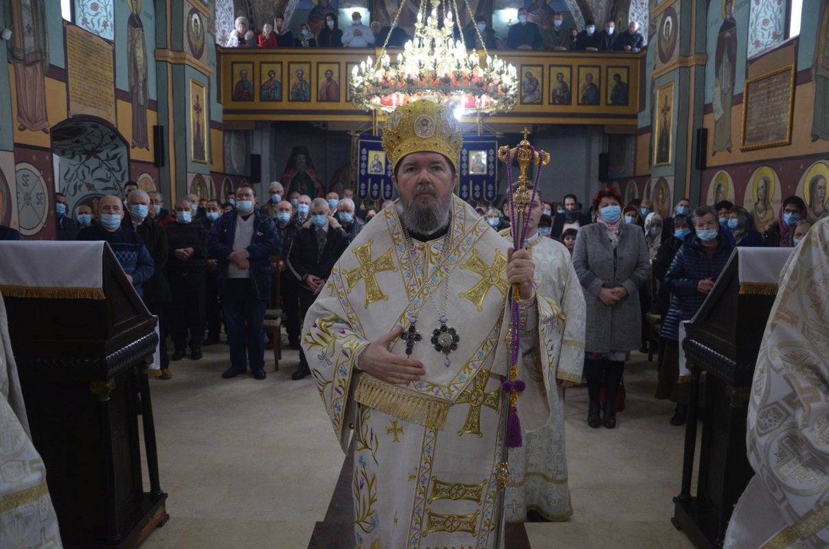 Binecuvântare arhierească la început de an pentru credincioșii din Beiuş 200492