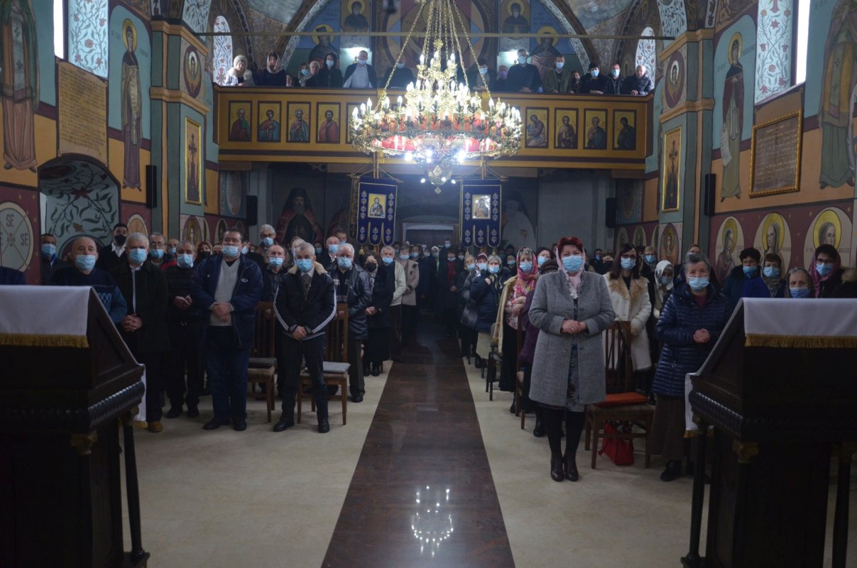 Binecuvântare arhierească la început de an pentru credincioșii din Beiuş 200493