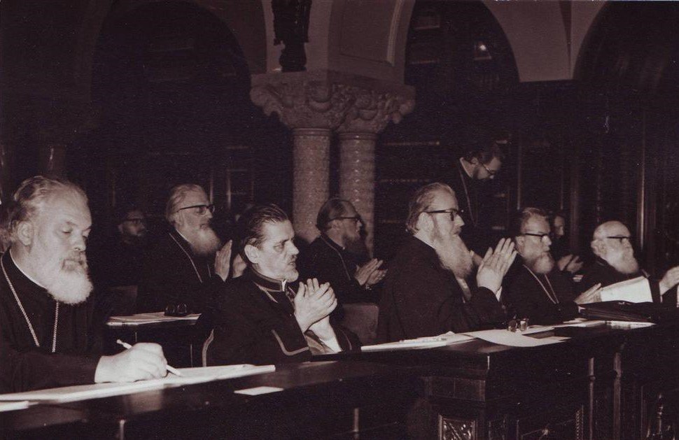 Mitropolitul Nicolae Mladin, „Altarul și amvonul, catedra și condeiul” 200526