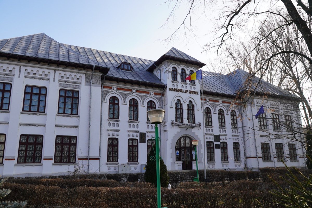 Poetul Mihai Eminescu a fost omagiat de elevii Seminarului Teologic „Sfântul Andrei“ din Galaţi  200731