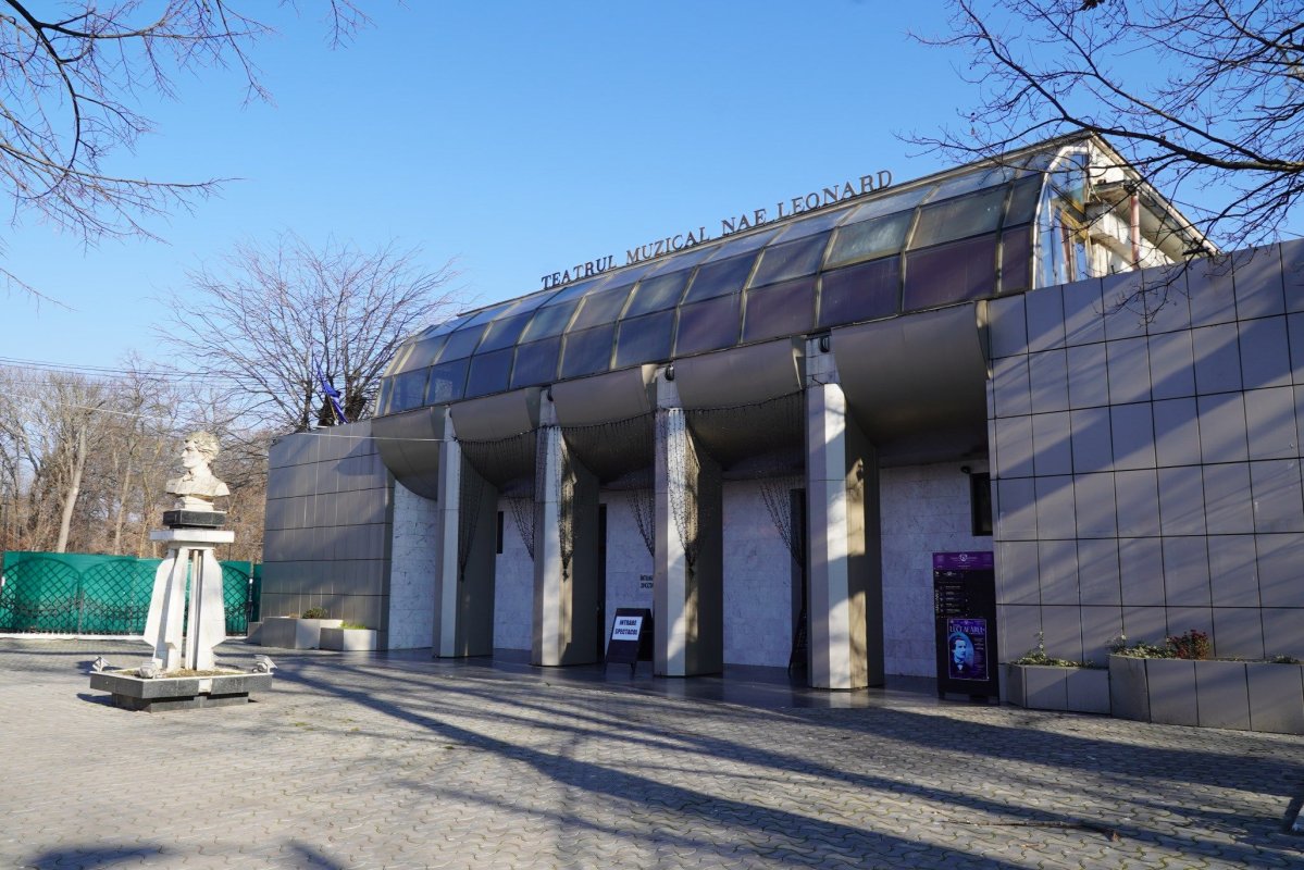 Poetul Mihai Eminescu a fost omagiat de elevii Seminarului Teologic „Sfântul Andrei“ din Galaţi  200734