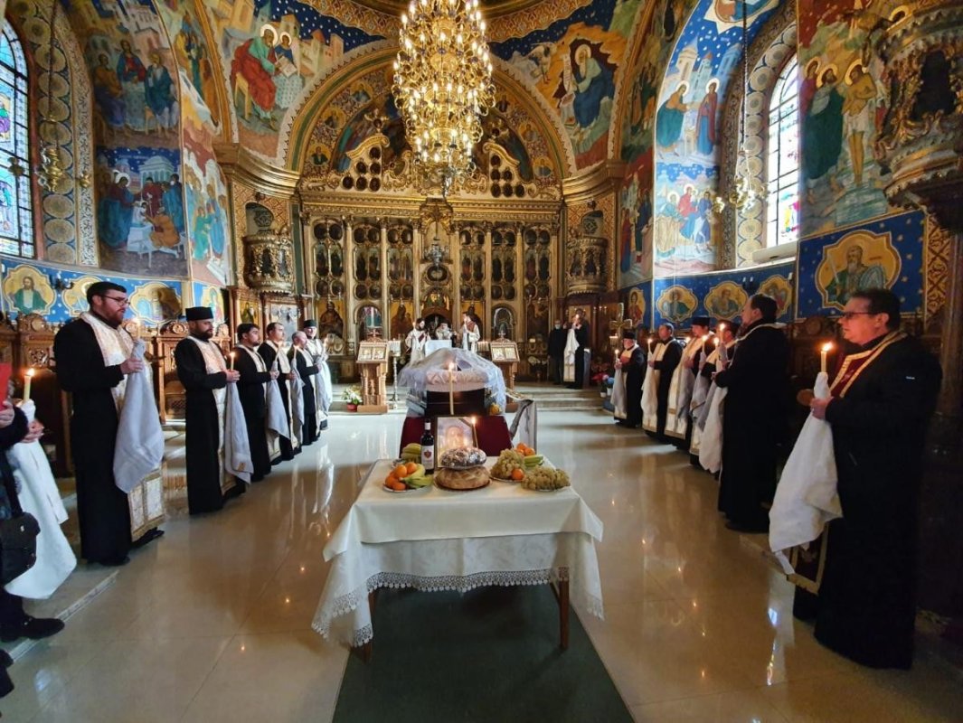 Rugăciuni arhierești la căpătâiul preotului Florin Filip 200696