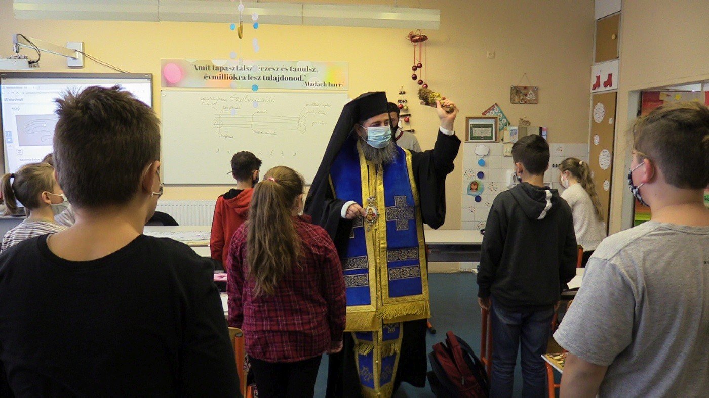 Sfințirea cu Agheasmă Mare a instituțiilor românești din Giula, Ungaria 200702