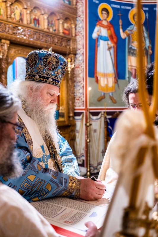 Arhiepiscopul Sucevei și Rădăuților a slujit la Paraclisul Mănăstirii „Sfântul Ioan cel Nou” 200790