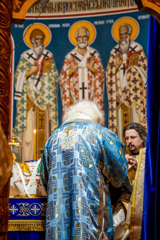 Arhiepiscopul Sucevei și Rădăuților a slujit la Paraclisul Mănăstirii „Sfântul Ioan cel Nou” 200795