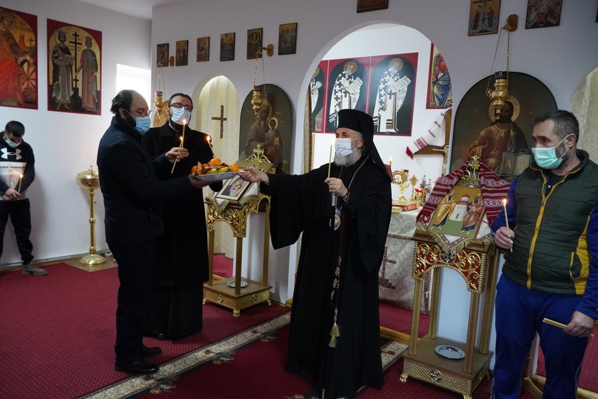 Ierarhul Dunării de Jos i-a vizitat pe deţinuţii din Penitenciarul Galaţi 200896