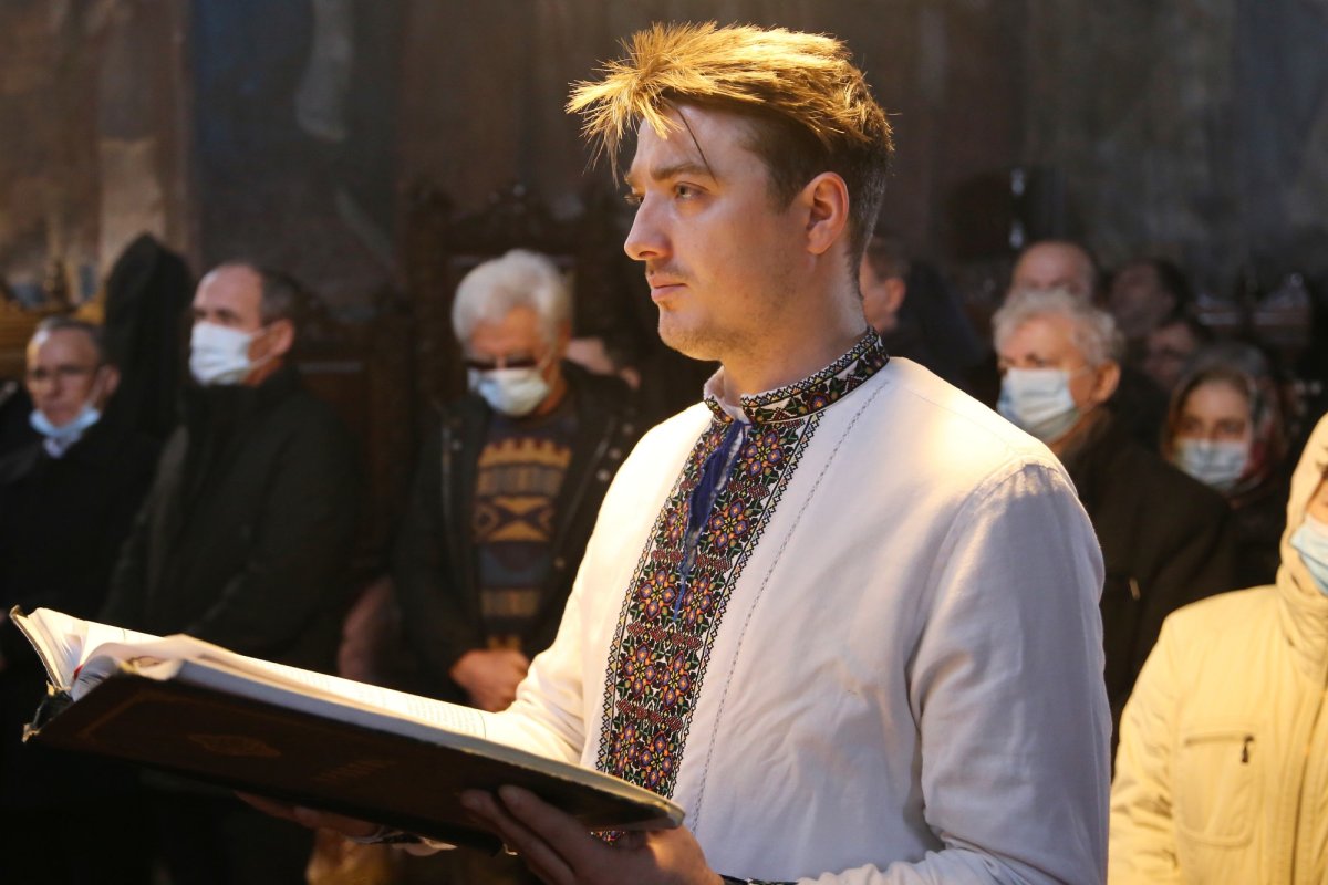 IPS Părinte Mitropolit Teofan: „Recunoștința față de Dumnezeu se arată prin participarea noastră la Dumnezeiasca Liturghie” 200951