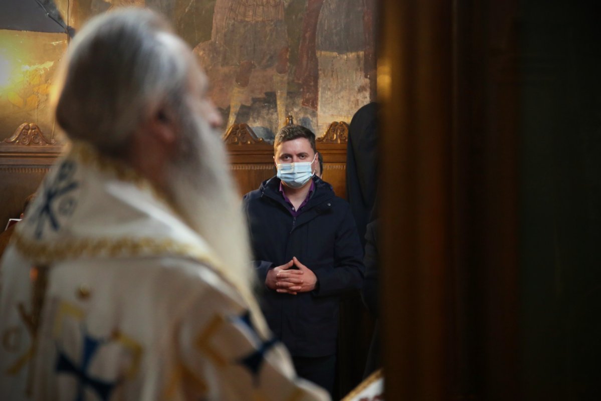 IPS Părinte Mitropolit Teofan: „Recunoștința față de Dumnezeu se arată prin participarea noastră la Dumnezeiasca Liturghie” 200952