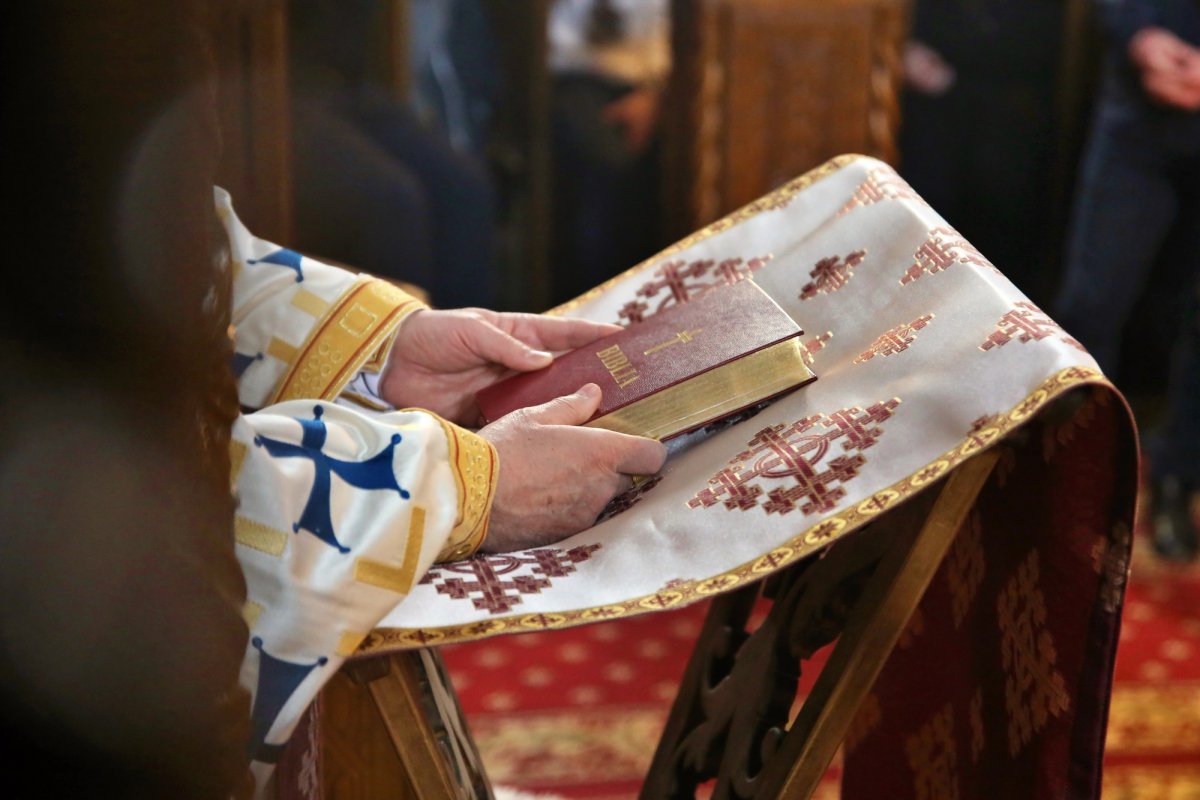 IPS Părinte Mitropolit Teofan: „Recunoștința față de Dumnezeu se arată prin participarea noastră la Dumnezeiasca Liturghie” 200953