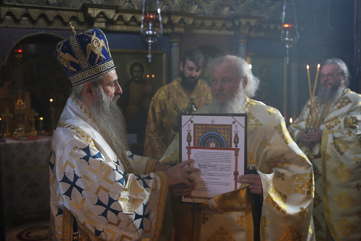 IPS Părinte Mitropolit Teofan: „Recunoștința față de Dumnezeu se arată prin participarea noastră la Dumnezeiasca Liturghie” 200958