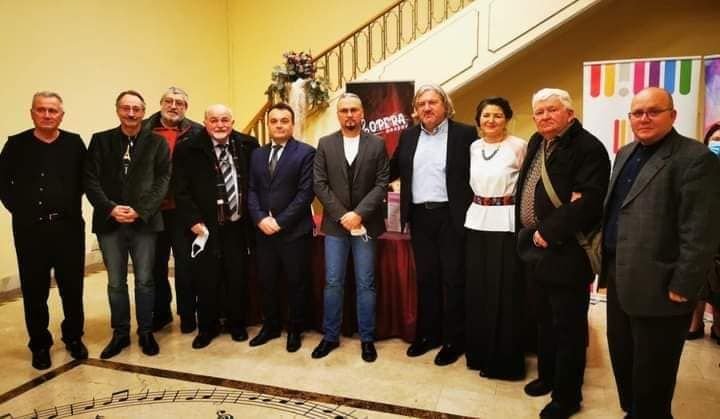 Scriitorul Dumitru Manolache a fost premiat la Braşov   200935