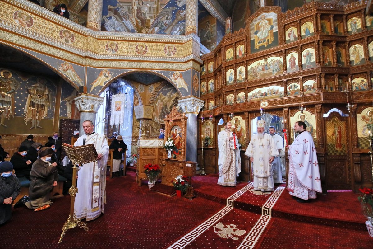 Slujire arhierească la Biserica „Adormirea Maicii Domnului” din cartierul turdean Oprișani 201004
