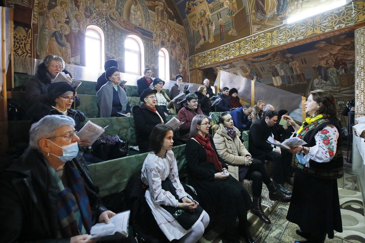 Slujire arhierească la Biserica „Adormirea Maicii Domnului” din cartierul turdean Oprișani 201008