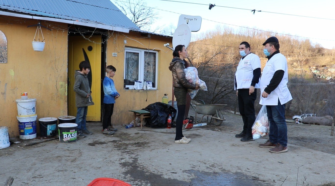 30 de familii au fost sprijinite de voluntarii Paraclisului Catedralei Naționale 201155