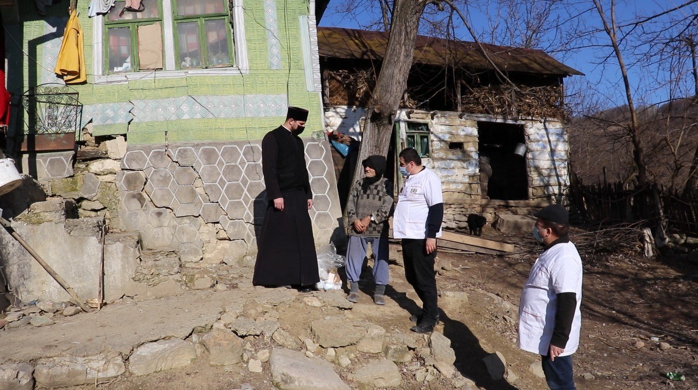 30 de familii au fost sprijinite de voluntarii Paraclisului Catedralei Naționale 201156