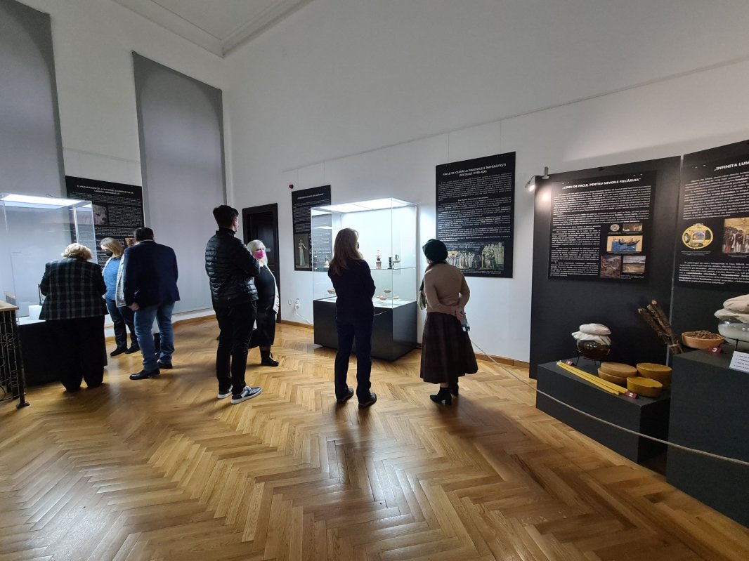 „Ecleraj”, o expoziție-poveste despre cum s-a făcut lumină 201020