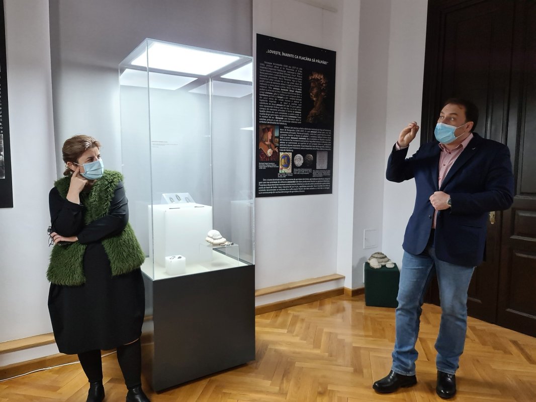 „Ecleraj”, o expoziție-poveste despre cum s-a făcut lumină 201022