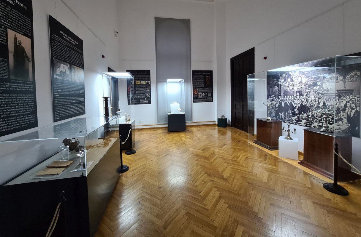 „Ecleraj”, o expoziție-poveste despre cum s-a făcut lumină 201029