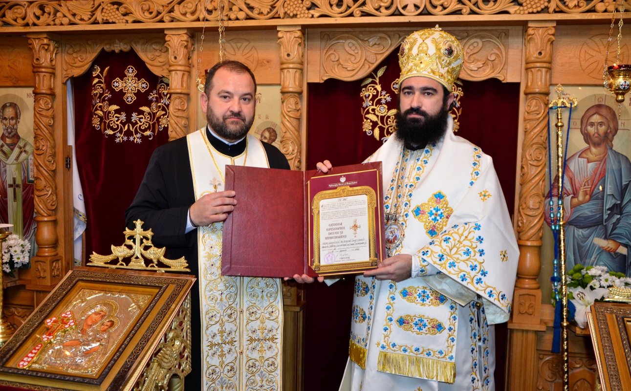 Sfințirea picturii Bisericii „Sfântul Antonie cel Mare” din Hunedoara 201135