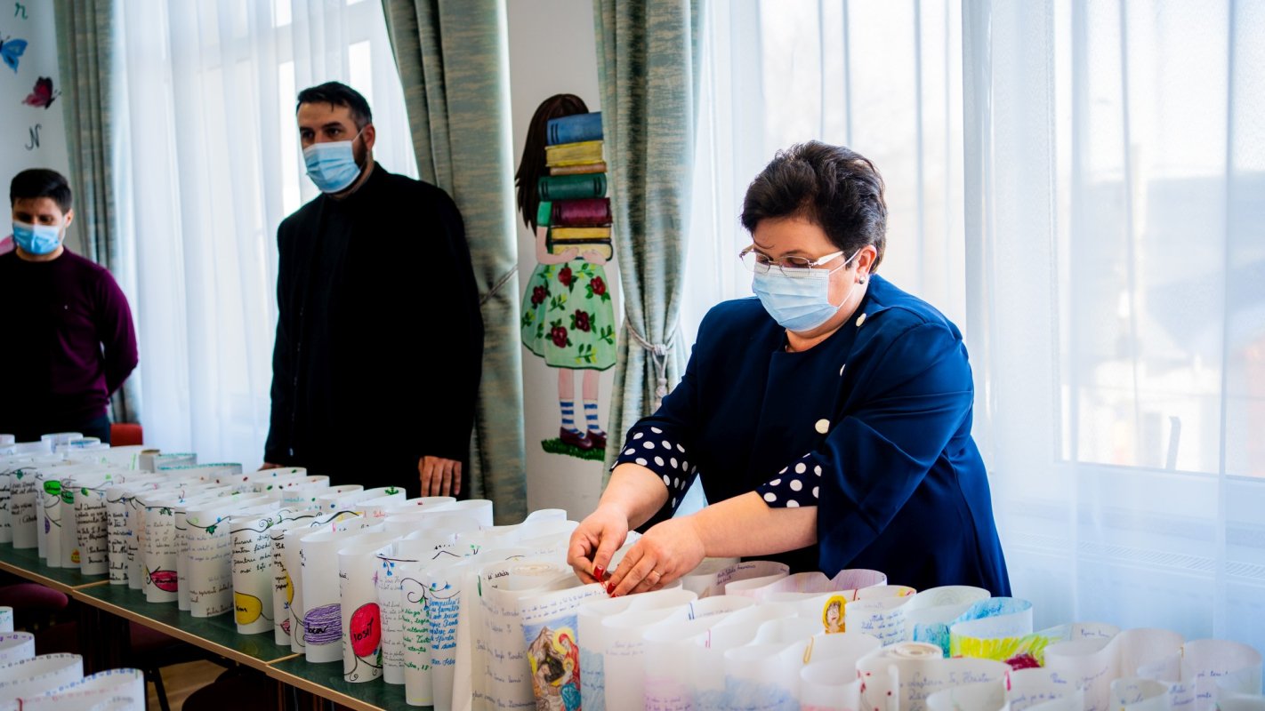 Vernisaj al expoziției itinerante „Biblia călătoare și sfințitoare” 201143