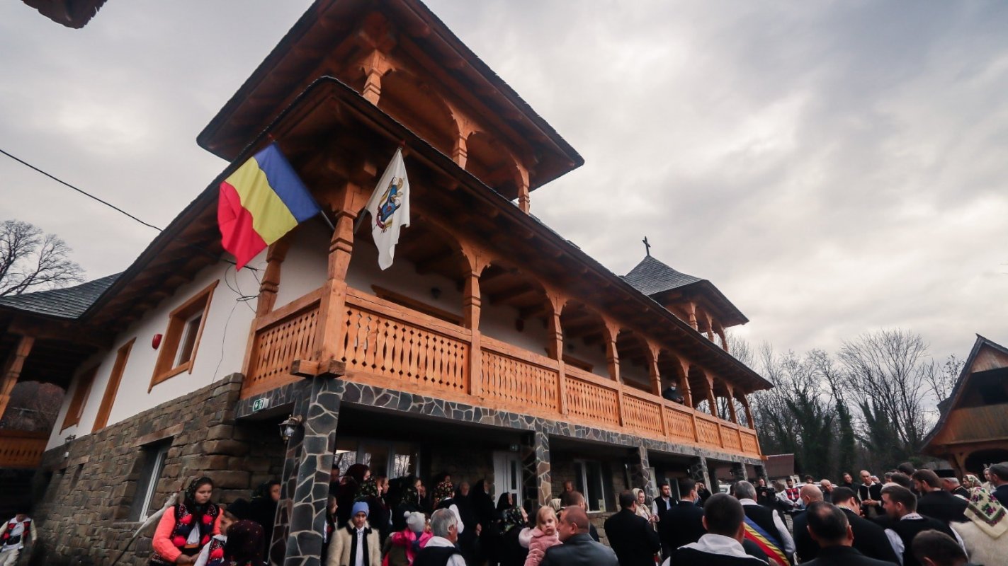 Biserica din Deseşti, casa Domnului şi a copiilor nevoiași 201226
