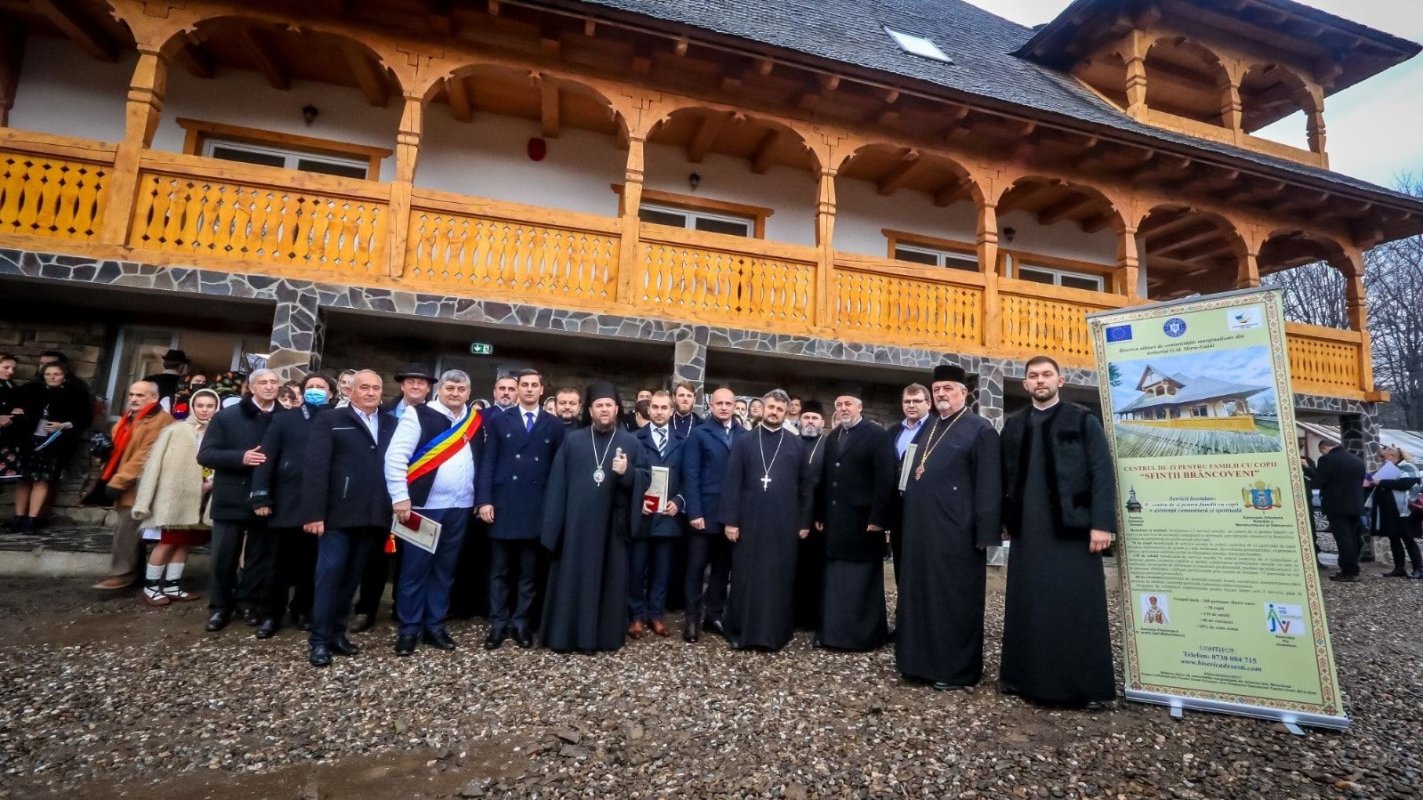 Biserica din Deseşti, casa Domnului şi a copiilor nevoiași 201228