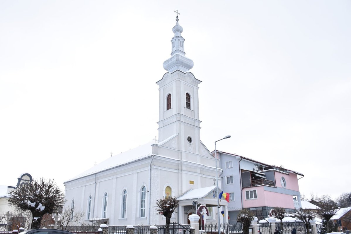 Liturghie arhierească la Biserica „Sfinţii Arhangheli Mihail și Gavriil” din Dej 201538