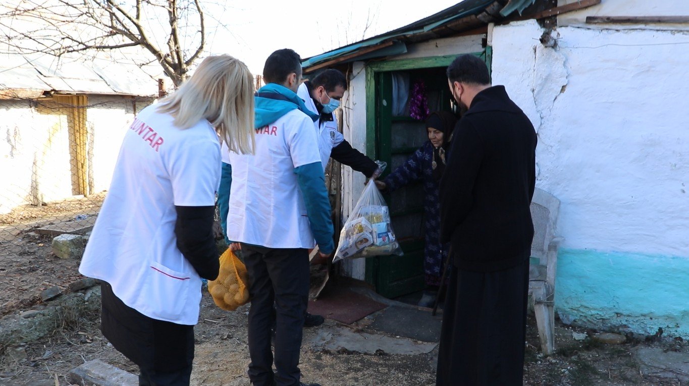 Ajutor al voluntarilor Paraclisului Catedralei Naționale pentru 30 de familii nevoiașe 201740