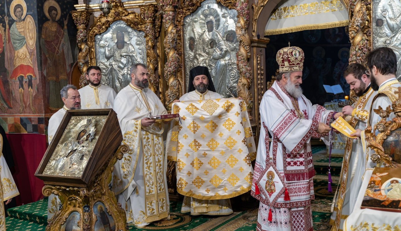 Hirotonie la Catedrala Arhiepiscopală din Roman 201707