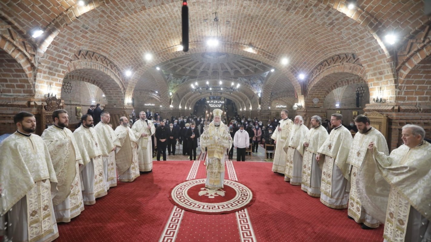 „Ochii noştri să fie aţintiţi spre Hristos” 201697