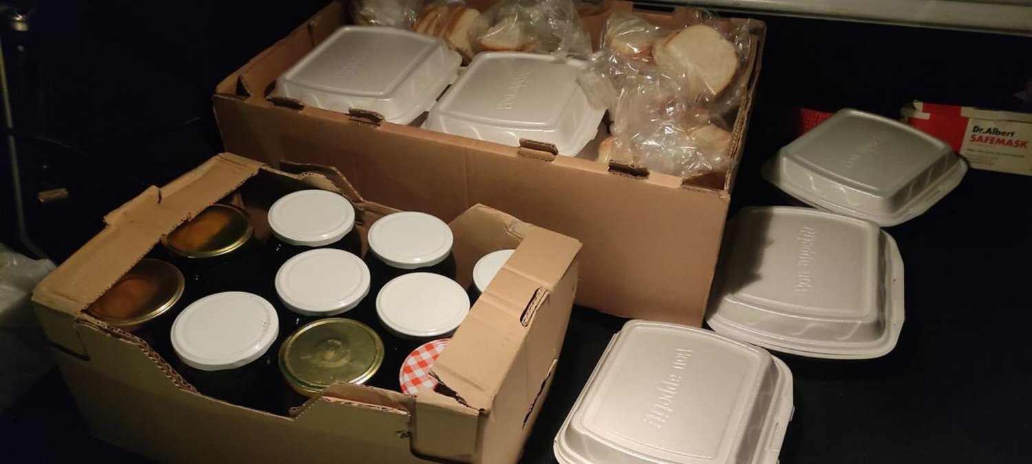 O masă caldă pentru vârstnici în Parohia Târnăveni II 201856