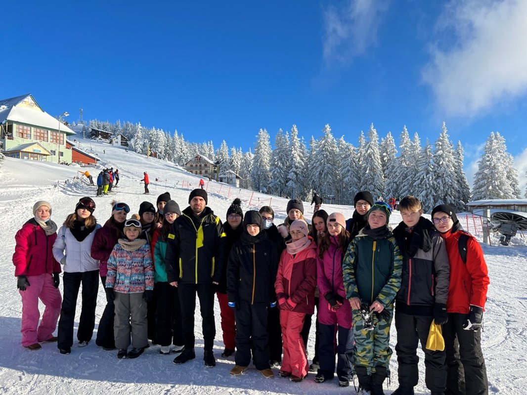 Tabără de iarnă pentru copiii din Moldova Nouă în Munții Parâng 201866