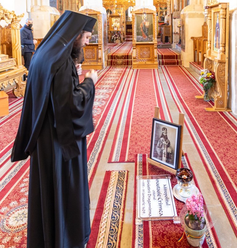 Pomenirea Mitropolitului Bartolomeu Anania la Dragomirna 202262
