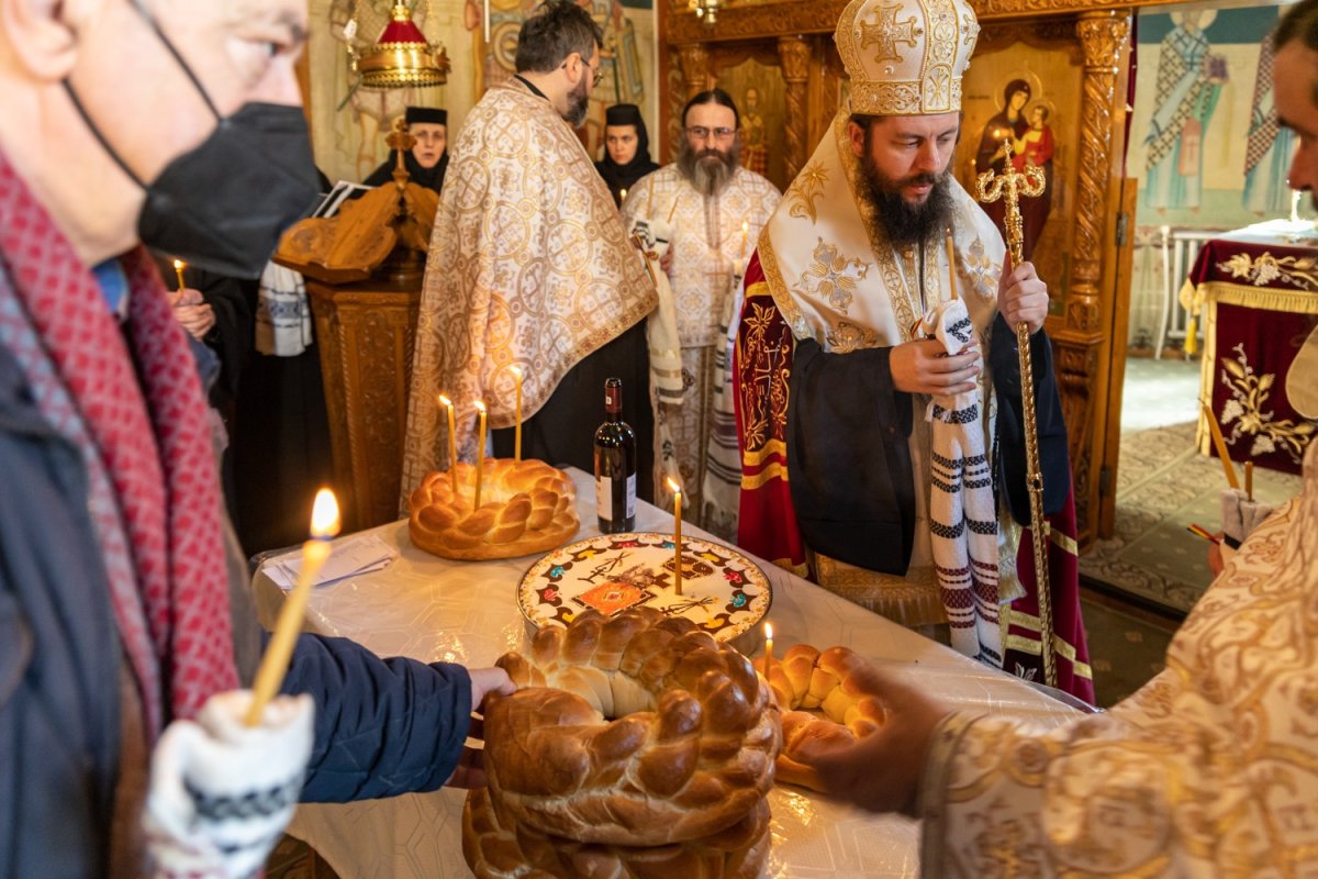 Pomenirea Mitropolitului Bartolomeu Anania la Dragomirna 202271