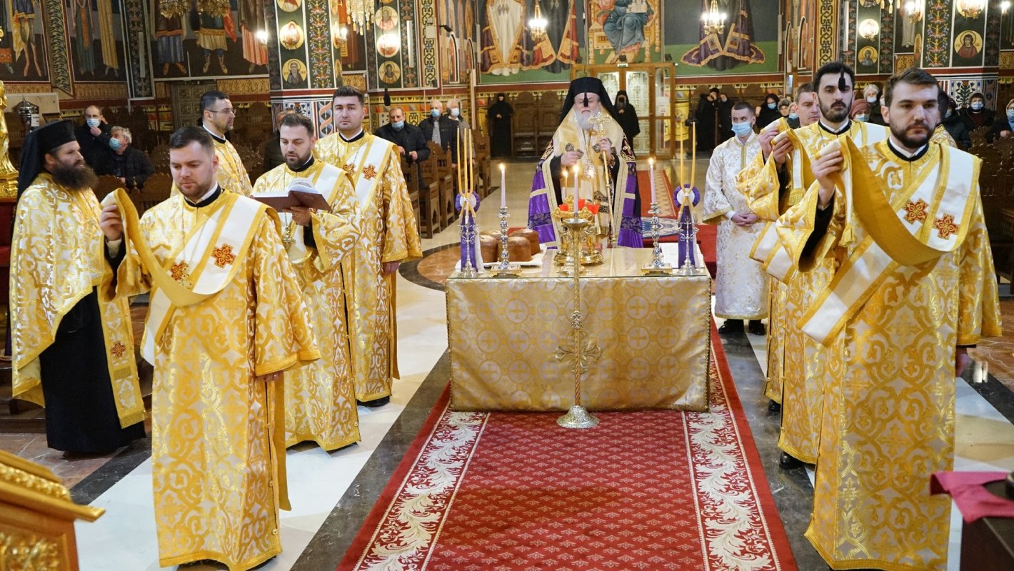 Slujbă de priveghere la Catedrala Episcopală din Slobozia 202519