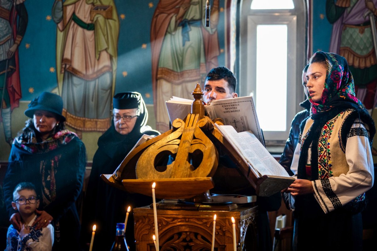 Hirotonie întru diacon la paraclisul Căminului de bătrâni „Sfântul Ioan cel Nou” din Suceava 202756