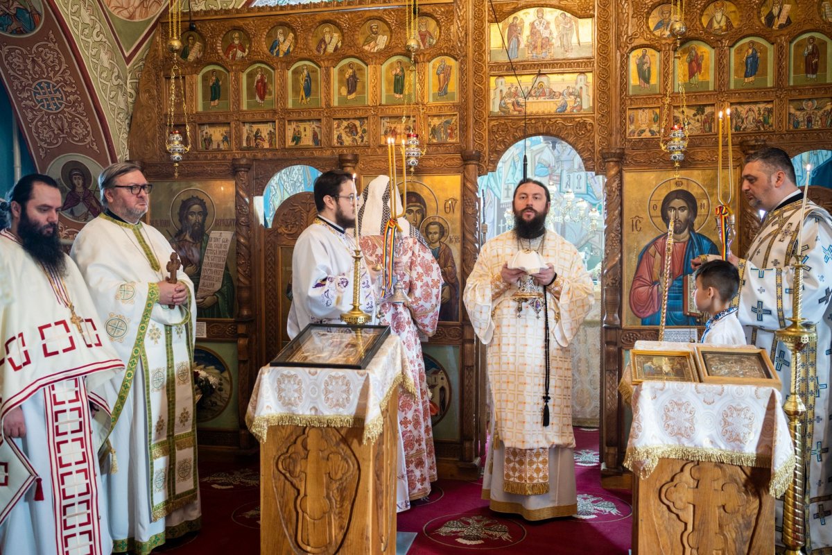 Hirotonie întru diacon la paraclisul Căminului de bătrâni „Sfântul Ioan cel Nou” din Suceava 202764